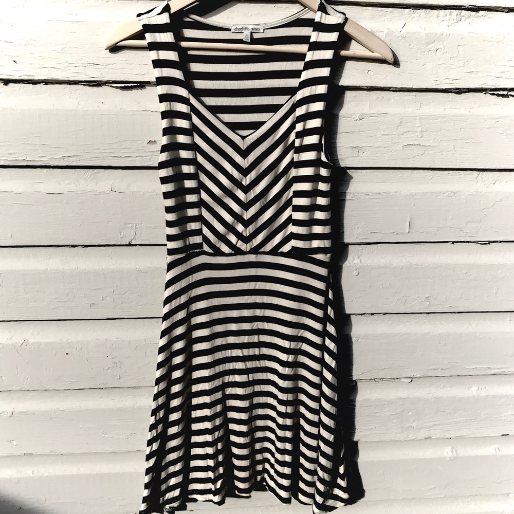 ☠️*3for$25* || black + tan striped dress